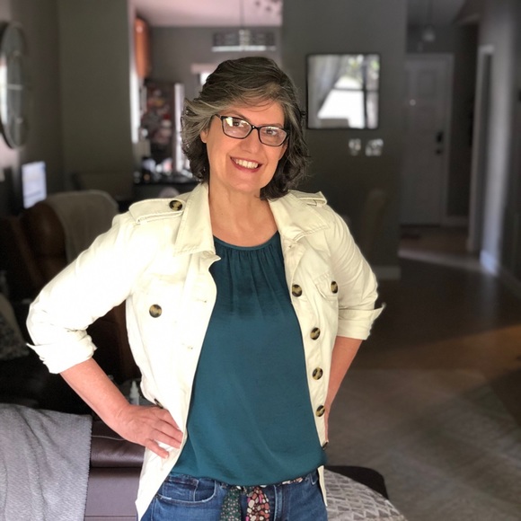 Meet your posher, Tamara. - Picture 3 of 8